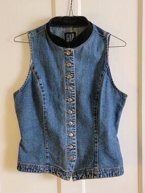 1990s Women's GAP Blue Denim Sleeveless Button-Up Vest with Black Velvet Collar